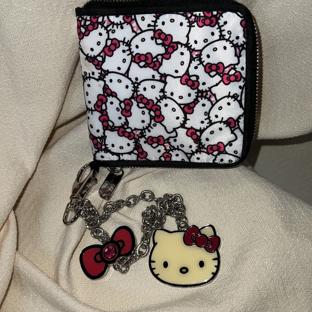 Sanrio Vintage Hello Kitty Loungefly Wallet with charm/chain accessory. - Picture 8 of 9